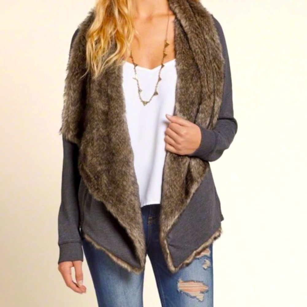 Hollister Gray Open Front Cardigan Sweatshirt w
Faux Fur Trim Sz Medium/Large